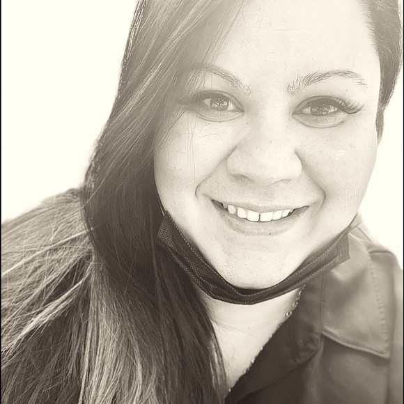 Meet your Posher, Olivia - Picture 1 of 1